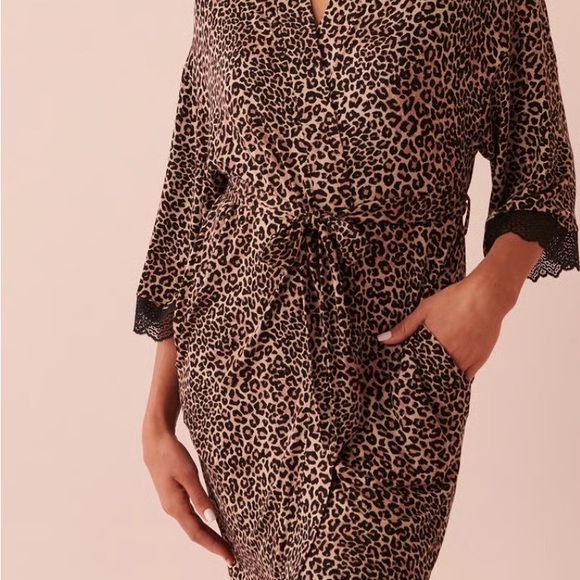 Leopard Print Robe with Black Lace - Picture 4 of 5
